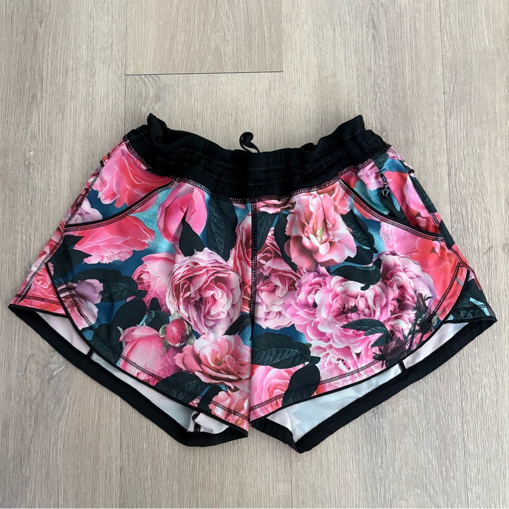 Lululemon Secret Garden Tracker Athletic Shorts Sz 6 Black and Floral Print Gym